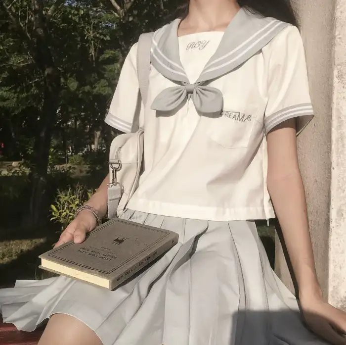 默默的我，不默默的我们